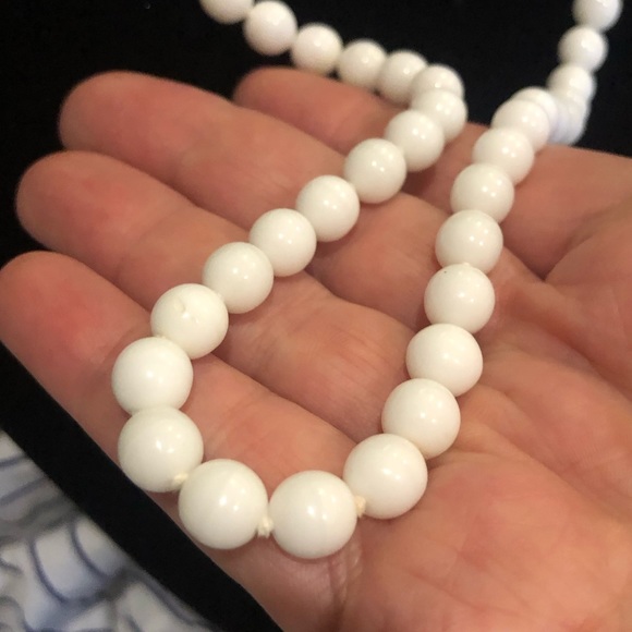 Rare Milk Glass Beads Classic Vintage jewellery knotted Necklace strand - Picture 7 of 14